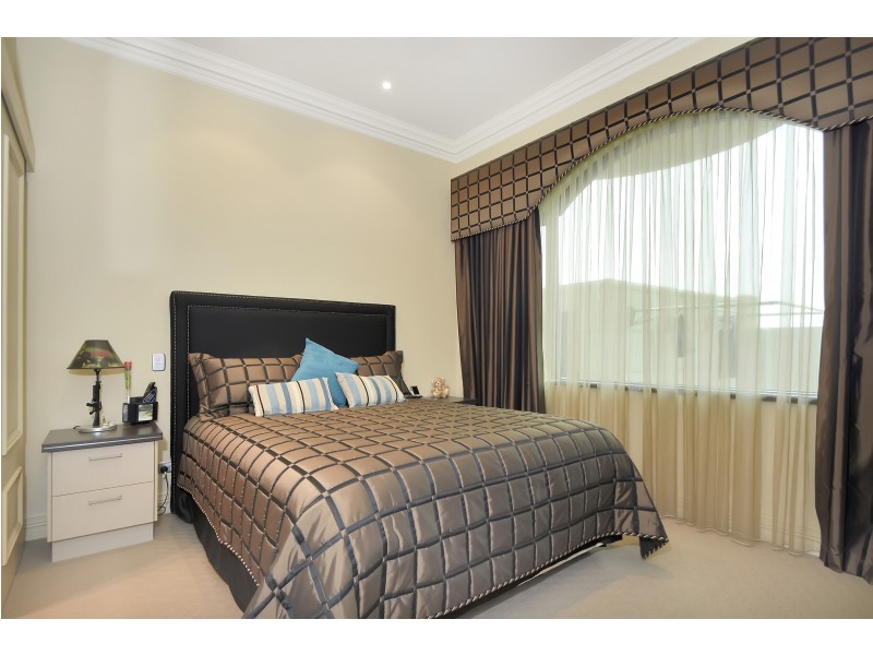 2 BYERS LANE, Dianella WA 6059