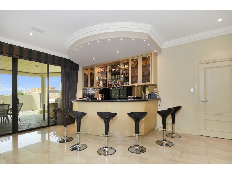 2 BYERS LANE, Dianella WA 6059