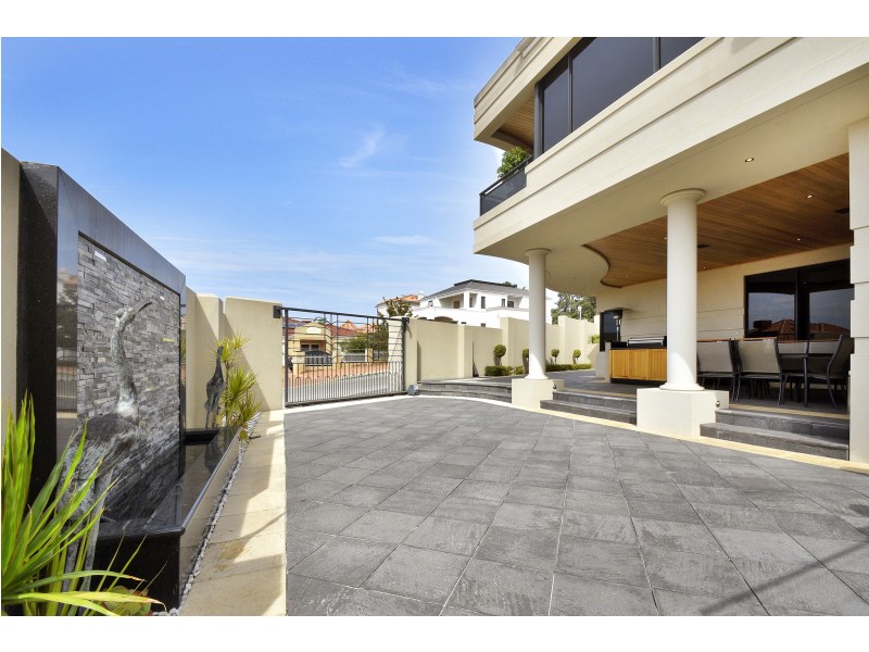 2 BYERS LANE, Dianella WA 6059