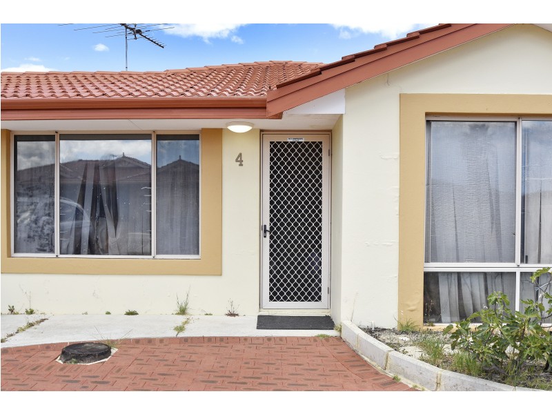 4 BENIA RISE, Alexander Heights WA 6064