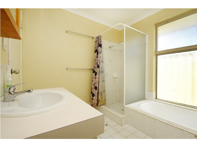 4 BENIA RISE, Alexander Heights WA 6064