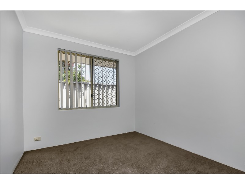 4 RAINTREE RISE, Marangaroo WA 6064