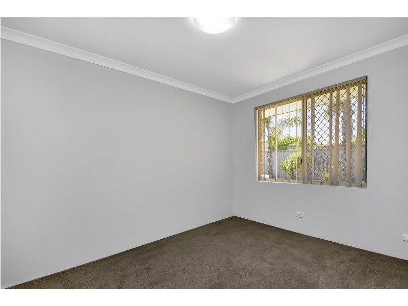 4 RAINTREE RISE, Marangaroo WA 6064