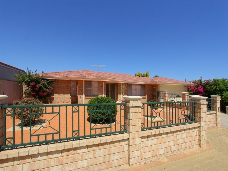 41 ROSEWOOD CRESCENT, Dianella WA 6059