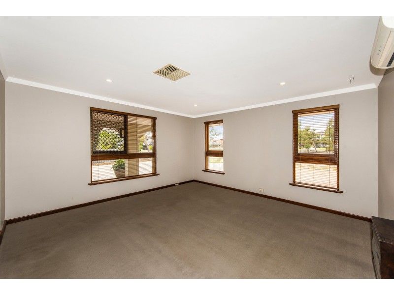 21 HANNABY STREET, Dianella WA 6059