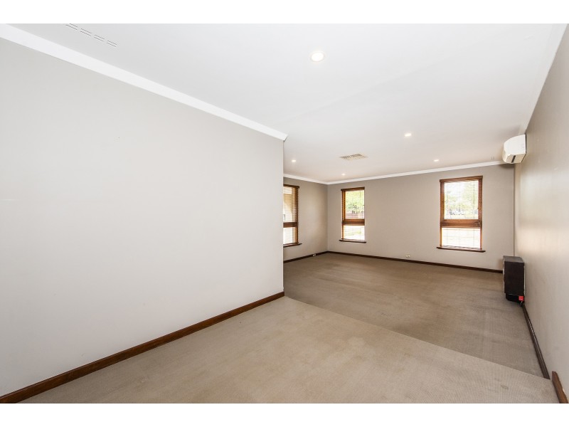 21 HANNABY STREET, Dianella WA 6059