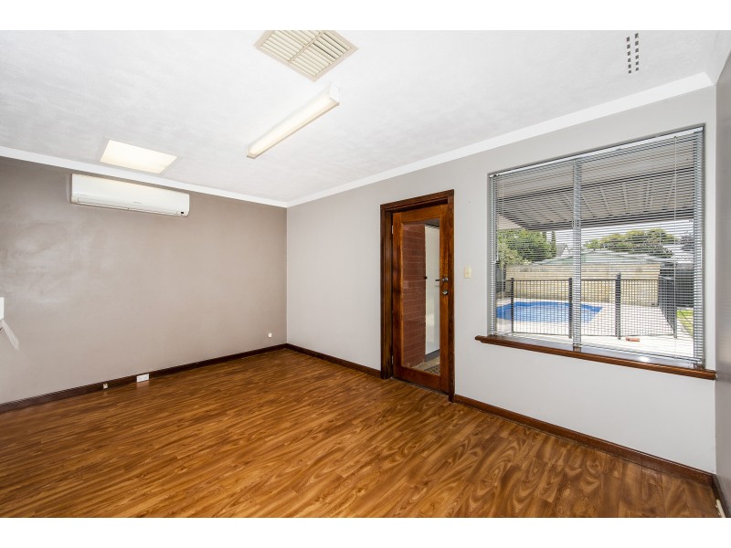 21 HANNABY STREET, Dianella WA 6059