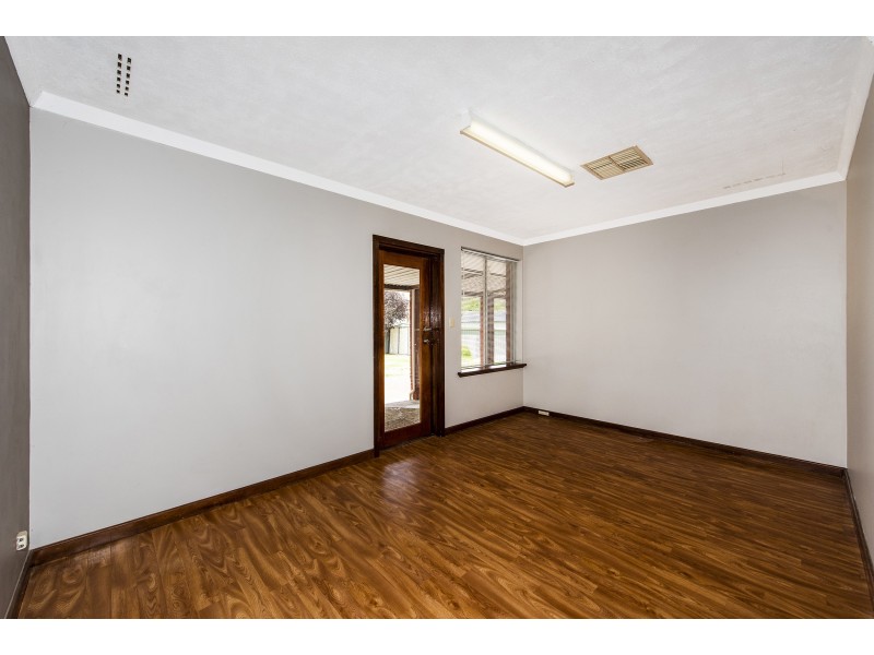 21 HANNABY STREET, Dianella WA 6059