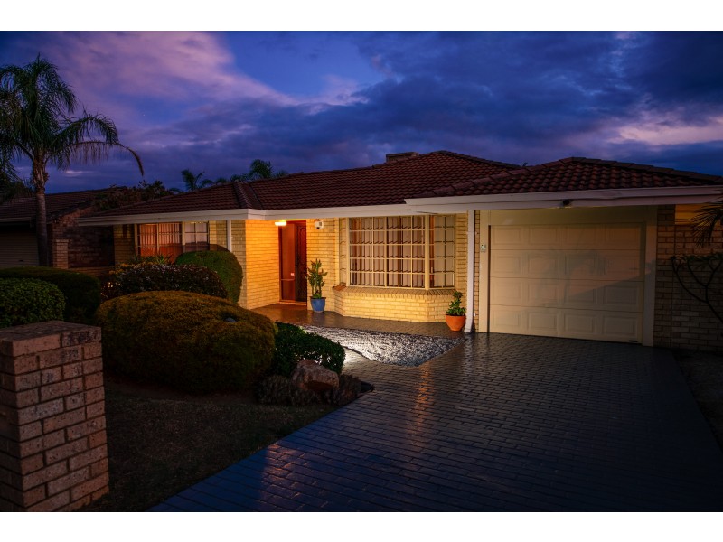 77 Addington Way, Marangaroo WA 6064