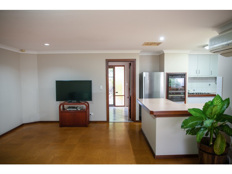 77 Addington Way, Marangaroo WA 6064