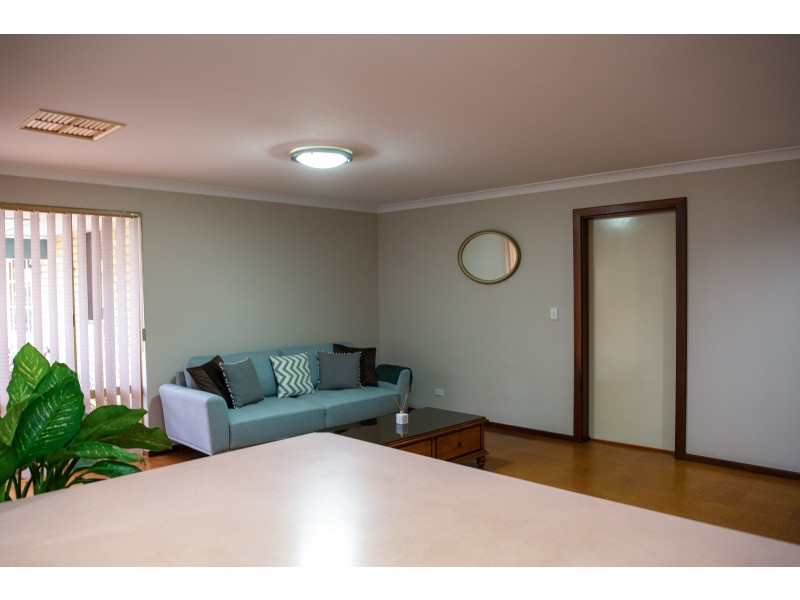 77 Addington Way, Marangaroo WA 6064