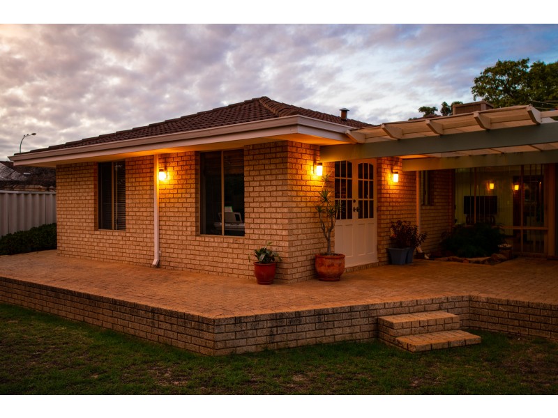77 Addington Way, Marangaroo WA 6064