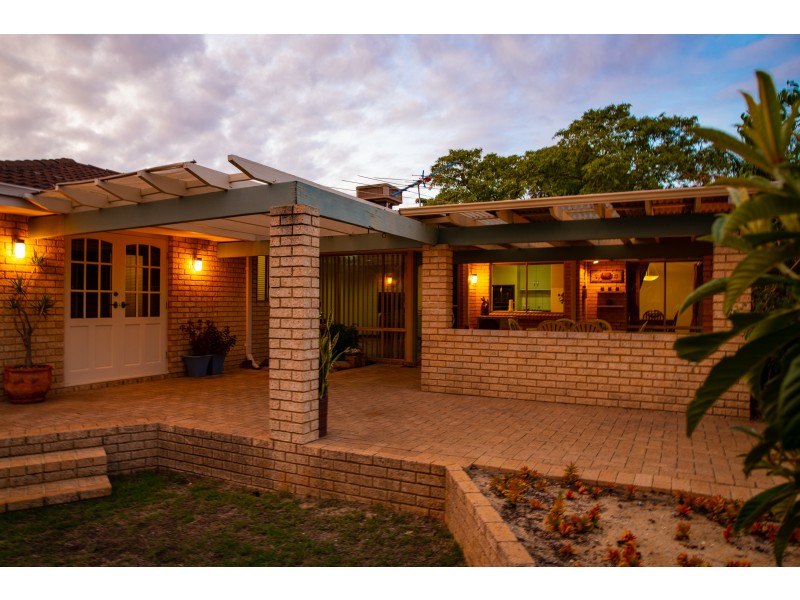 77 Addington Way, Marangaroo WA 6064