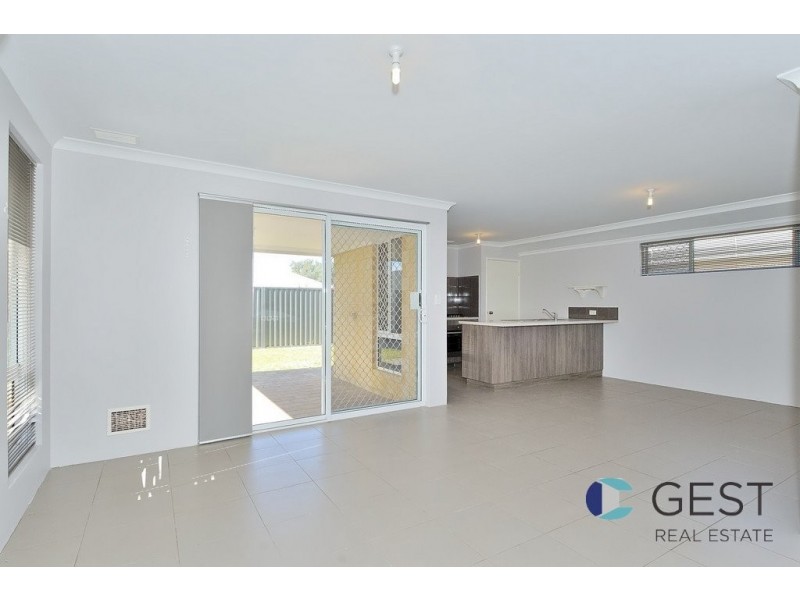 92 SEMERWATER CRESCENT, Aveley WA 6069