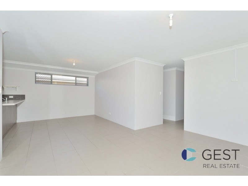 92 SEMERWATER CRESCENT, Aveley WA 6069