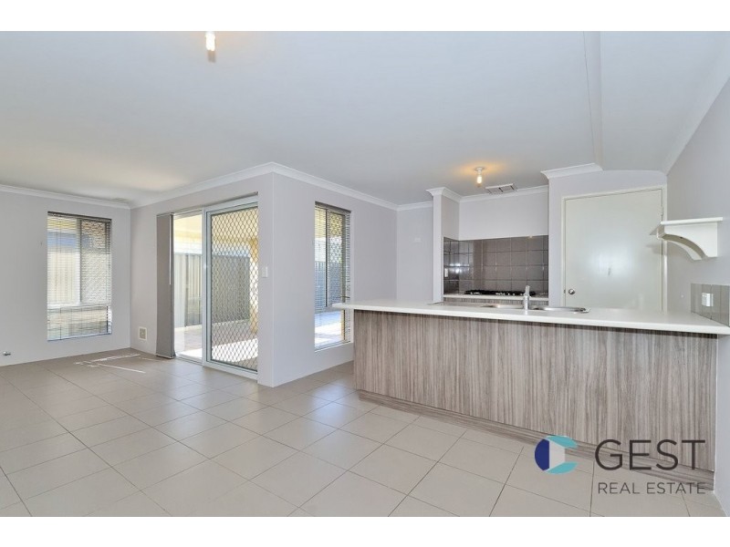 92 SEMERWATER CRESCENT, Aveley WA 6069