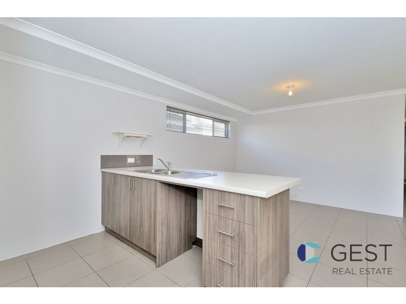 92 SEMERWATER CRESCENT, Aveley WA 6069