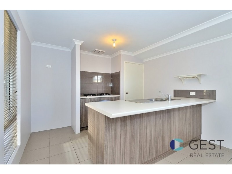 92 SEMERWATER CRESCENT, Aveley WA 6069