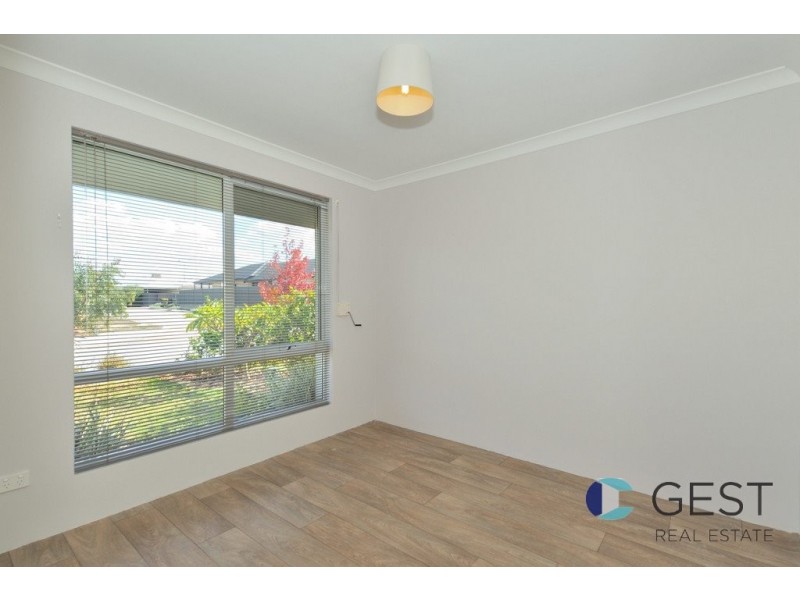 92 SEMERWATER CRESCENT, Aveley WA 6069