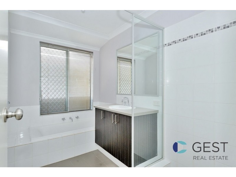 92 SEMERWATER CRESCENT, Aveley WA 6069