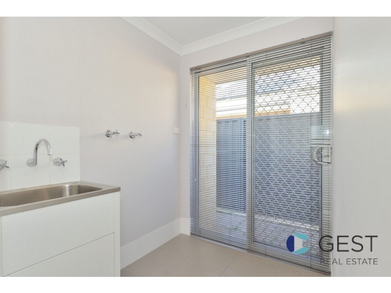 92 SEMERWATER CRESCENT, Aveley WA 6069