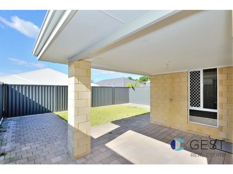 92 SEMERWATER CRESCENT, Aveley WA 6069