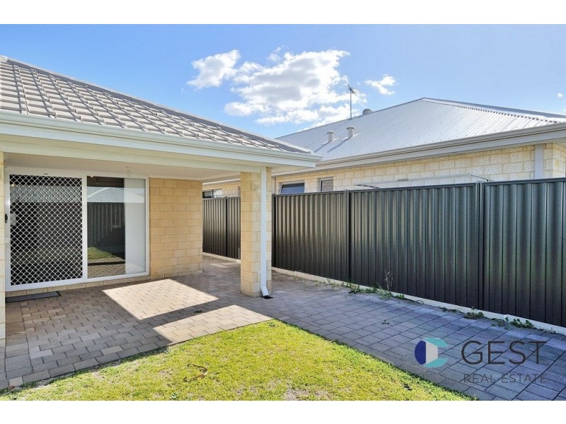 92 SEMERWATER CRESCENT, Aveley WA 6069