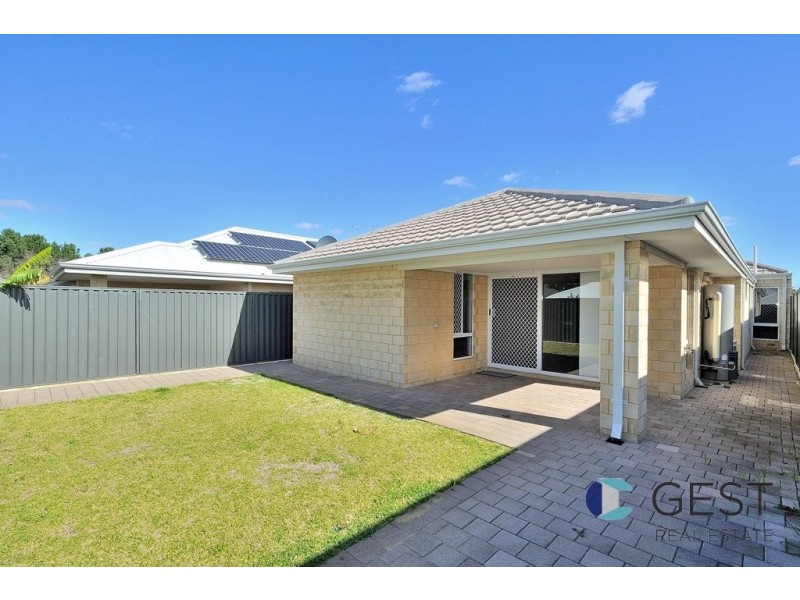 92 SEMERWATER CRESCENT, Aveley WA 6069
