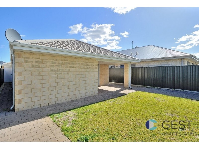 92 SEMERWATER CRESCENT, Aveley WA 6069