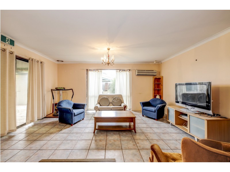 7 ULCOMBE STREET, Marangaroo WA 6064