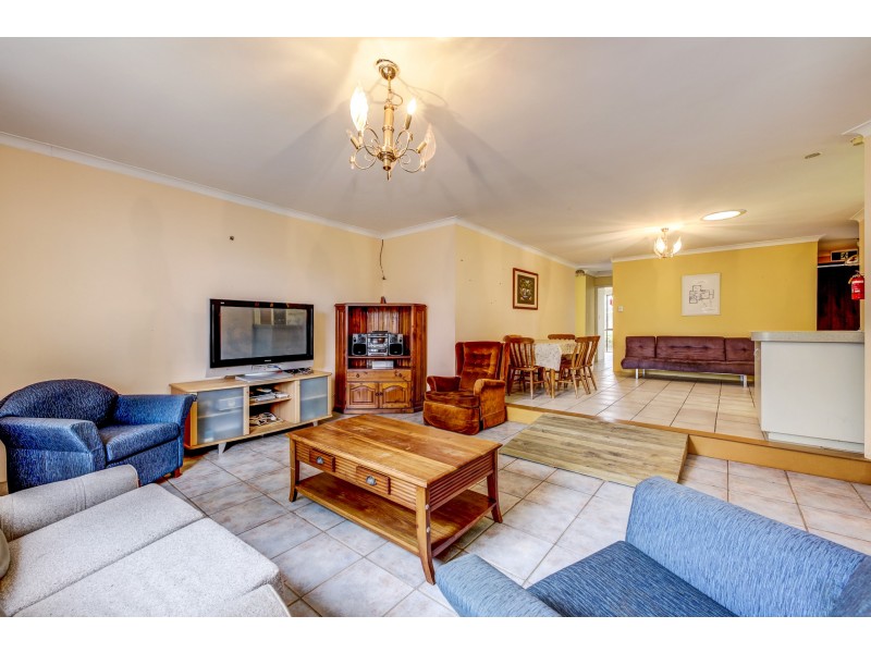 7 ULCOMBE STREET, Marangaroo WA 6064