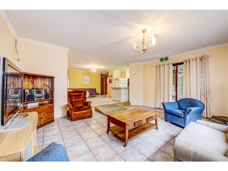 7 ULCOMBE STREET, Marangaroo WA 6064