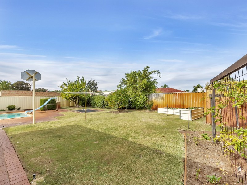 26 MUDLARK CRESCENT, Ballajura WA 6066