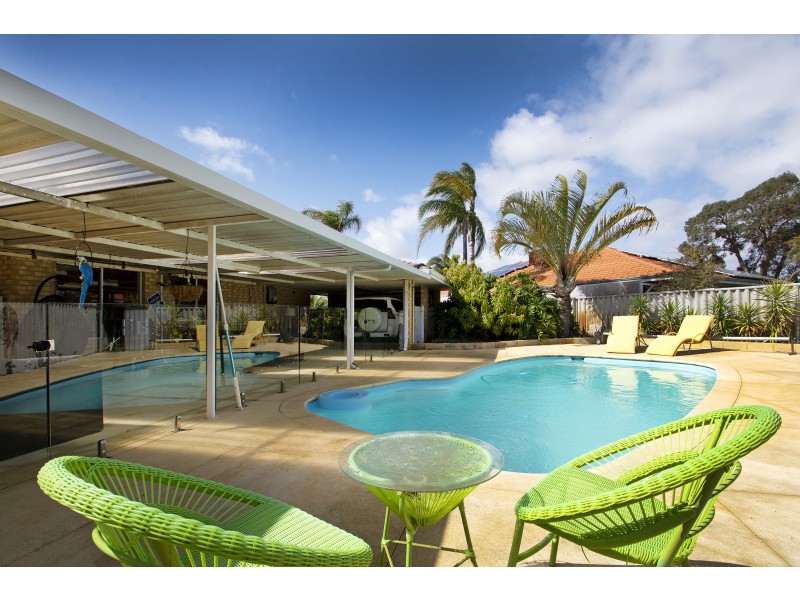 26 HUMMINGBIRD GARDENS, Ballajura WA 6066