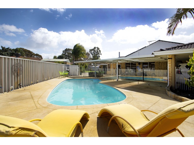 26 HUMMINGBIRD GARDENS, Ballajura WA 6066