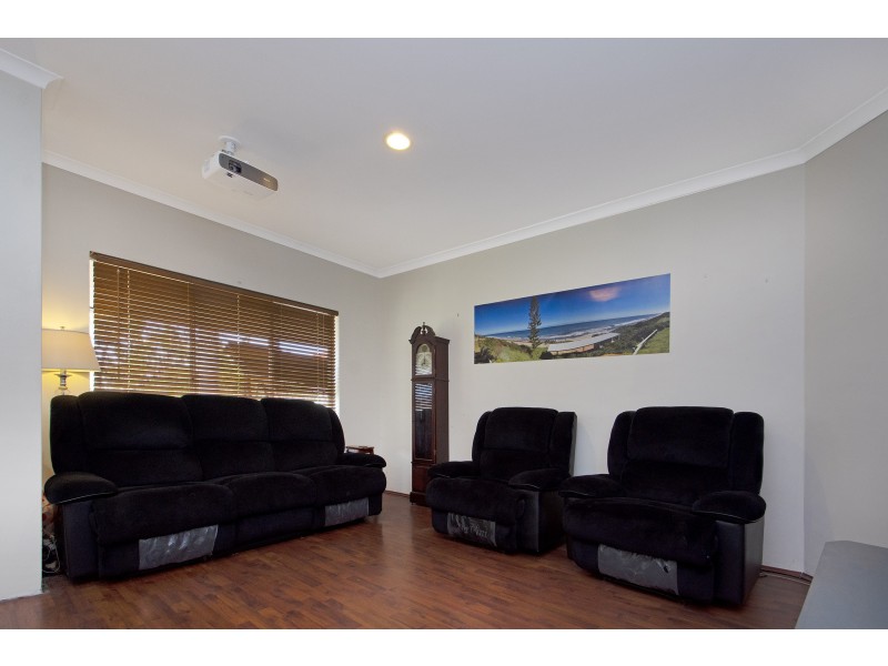 26 HUMMINGBIRD GARDENS, Ballajura WA 6066