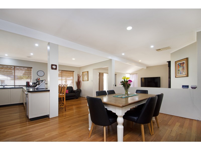 26 HUMMINGBIRD GARDENS, Ballajura WA 6066