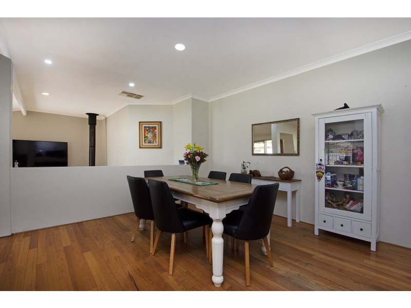 26 HUMMINGBIRD GARDENS, Ballajura WA 6066
