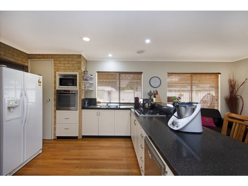 26 HUMMINGBIRD GARDENS, Ballajura WA 6066