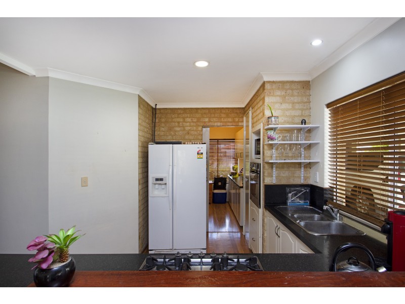 26 HUMMINGBIRD GARDENS, Ballajura WA 6066