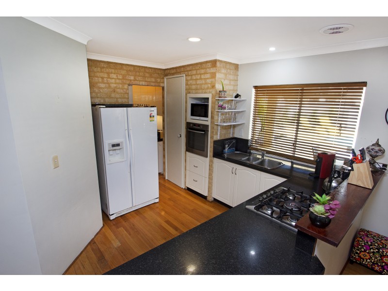 26 HUMMINGBIRD GARDENS, Ballajura WA 6066