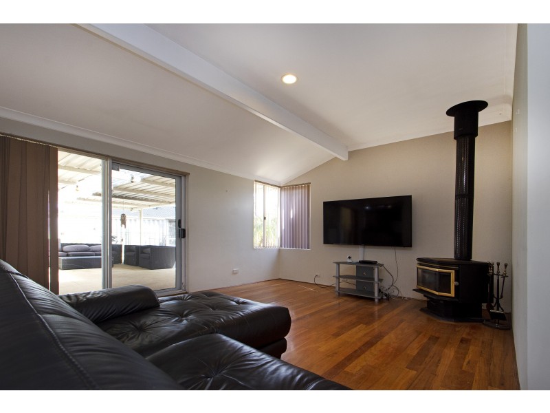 26 HUMMINGBIRD GARDENS, Ballajura WA 6066
