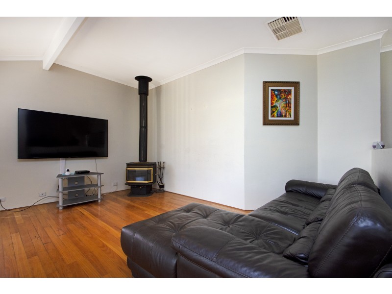 26 HUMMINGBIRD GARDENS, Ballajura WA 6066