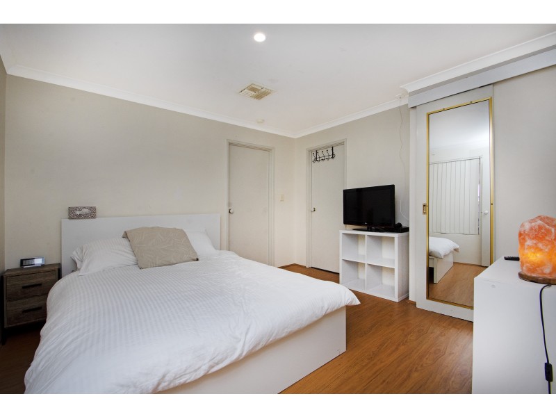 26 HUMMINGBIRD GARDENS, Ballajura WA 6066