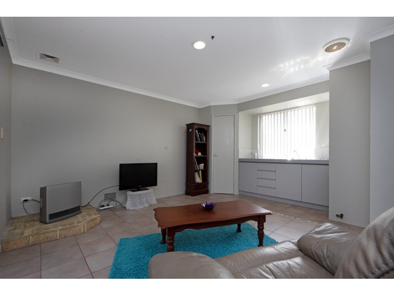 26 HUMMINGBIRD GARDENS, Ballajura WA 6066