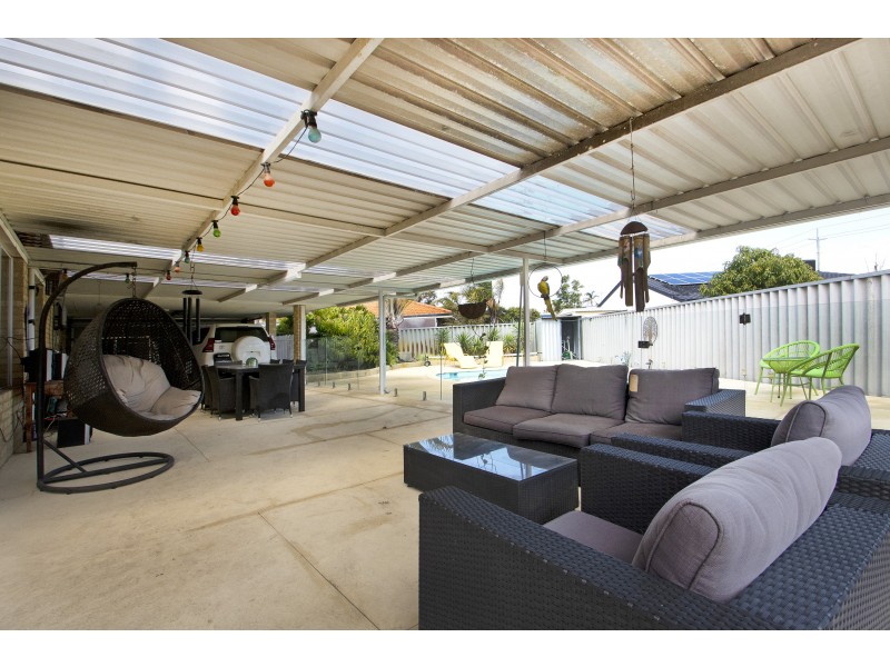 26 HUMMINGBIRD GARDENS, Ballajura WA 6066