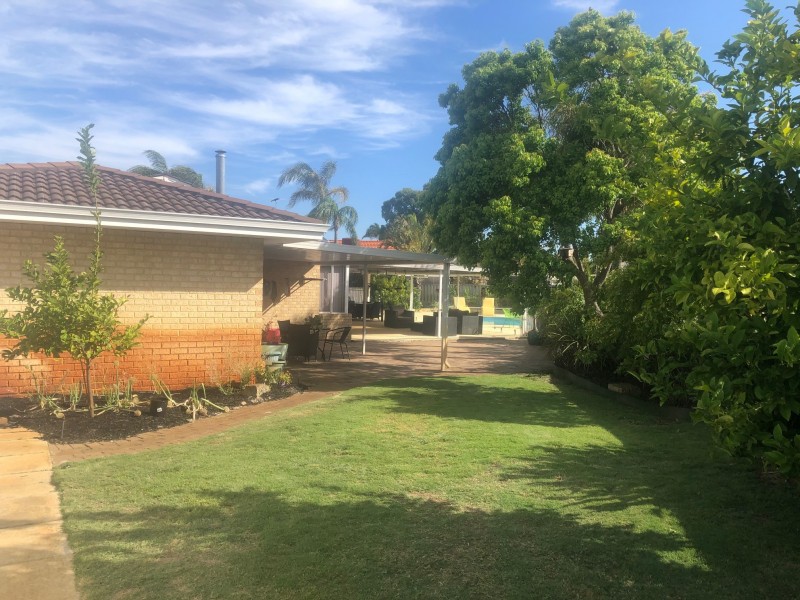 26 HUMMINGBIRD GARDENS, Ballajura WA 6066