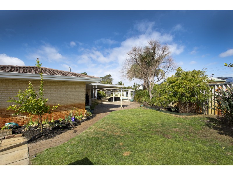 26 HUMMINGBIRD GARDENS, Ballajura WA 6066