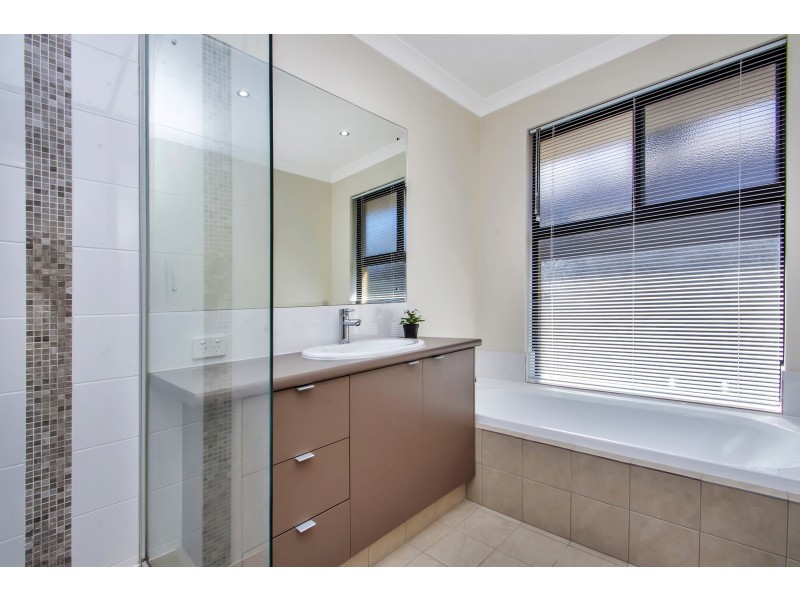 6 VIVANTE LOOP, Landsdale WA 6065