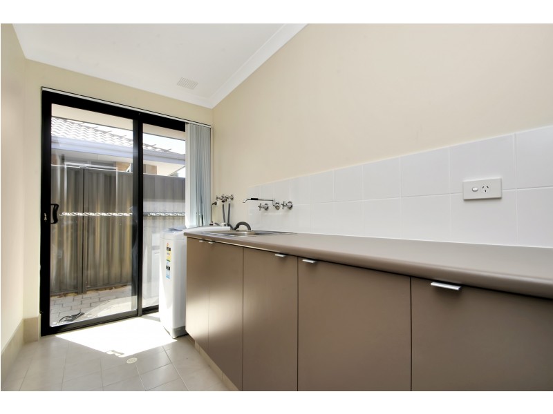 6 VIVANTE LOOP, Landsdale WA 6065